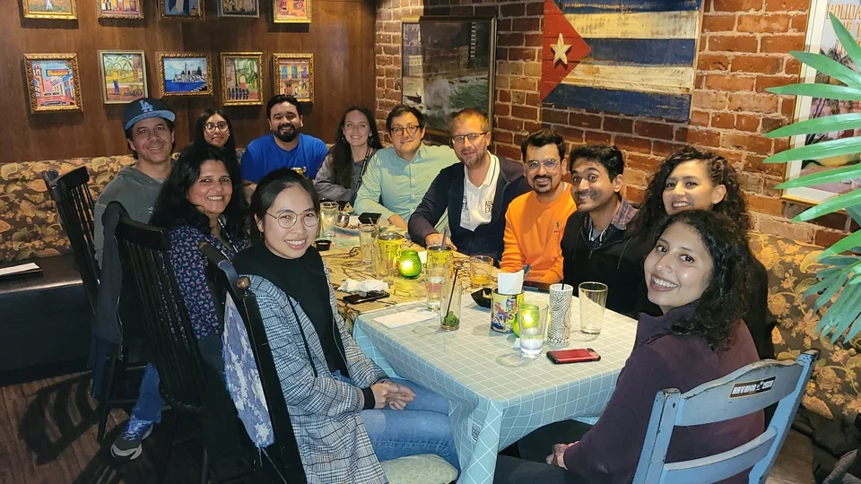 Members of the Portera and Zeiger Labs join old colleagues for dinner at the 2022 Society for Neuroscience Meeting.