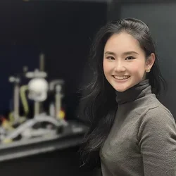 Emily Li posing in front of laboratory equipment