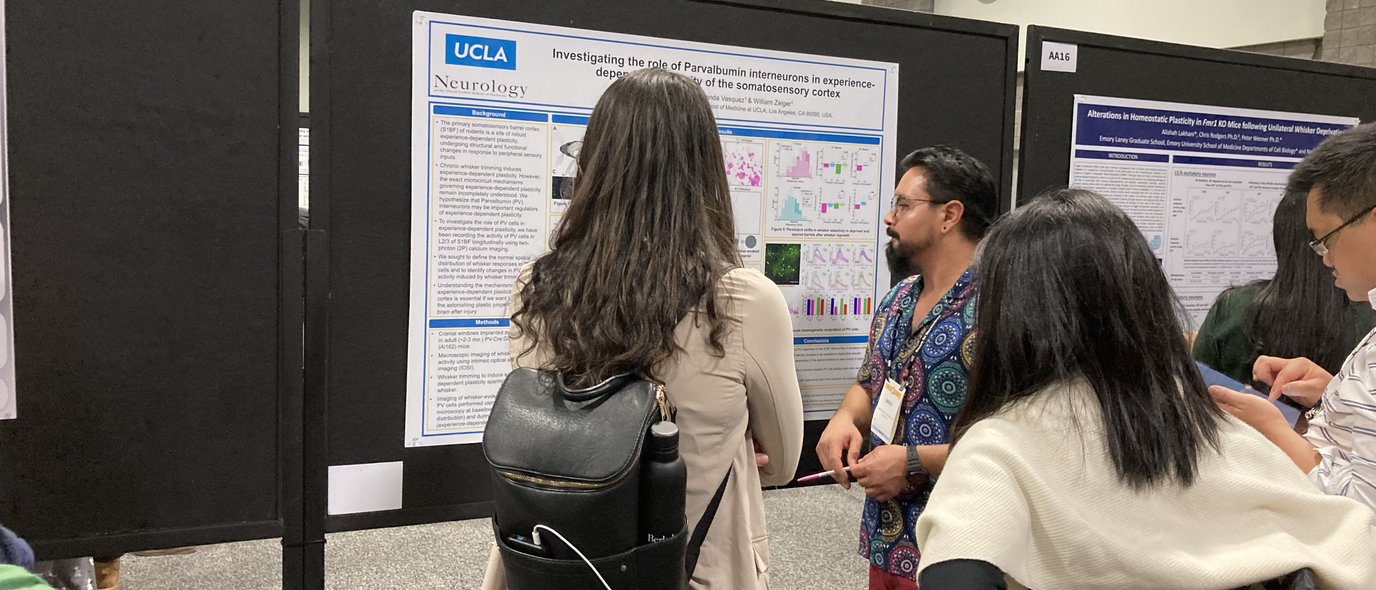 Dr. Baruc Campos presenting his findings at a poster at the SfN 2023 Annual Meeting